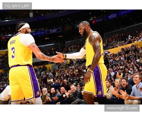 詹姆斯复出助湖人力克勇士，浓眉表现抢眼迎接季后赛挑战